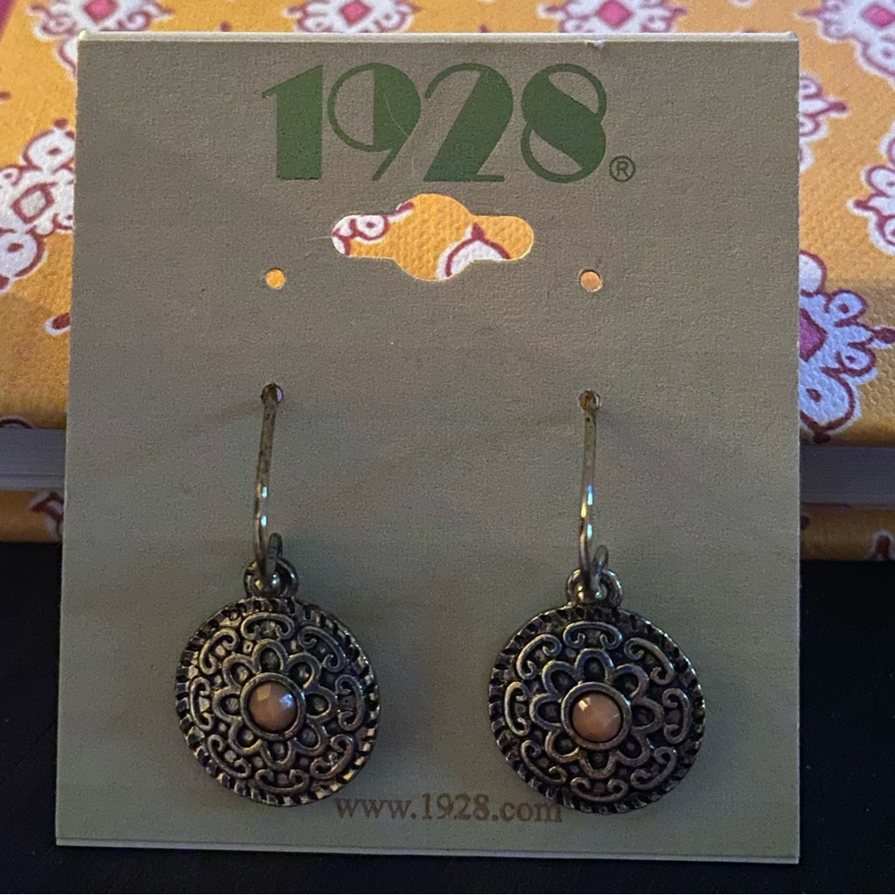 Beautiful 1928 NWT earrings